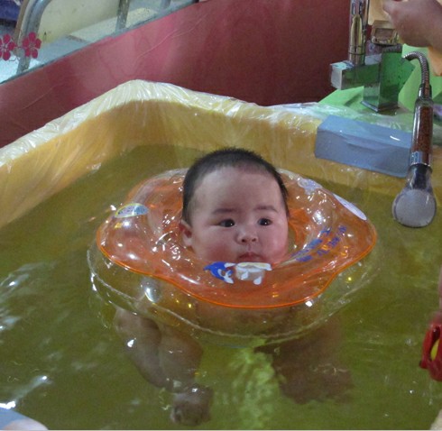 靚寶寶嬰幼兒游泳館