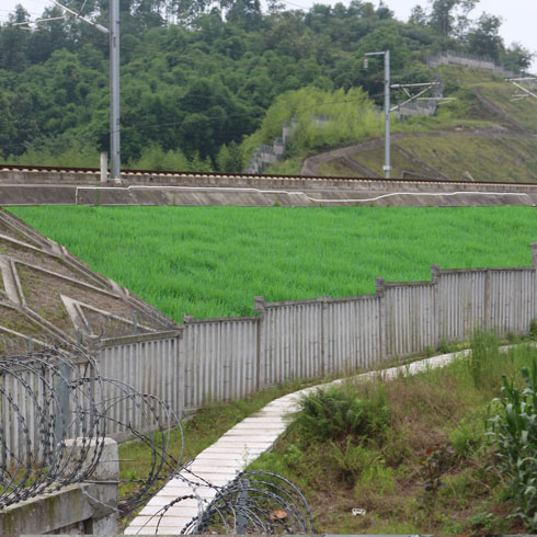 鐵路邊坡