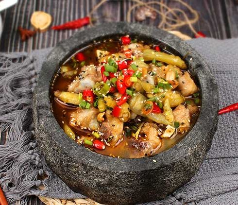 魚谷稻烤魚飯-酸菜石鍋雞套餐